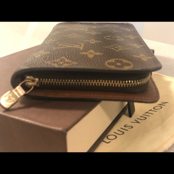 āSoldāLouis Vuitton Zippy Wallet - Picture 6 of 13